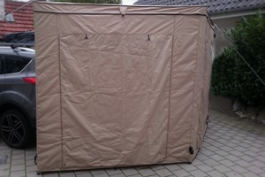 Faechermarkise_Klapphalter_Ford_Kuga_mit_Zeltwaende_hinten_01.jpg