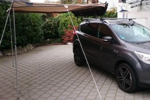 Faechermarkise_Klapphalter_Ford_Kuga_mit_Zeltwaende_vorne_02.jpg